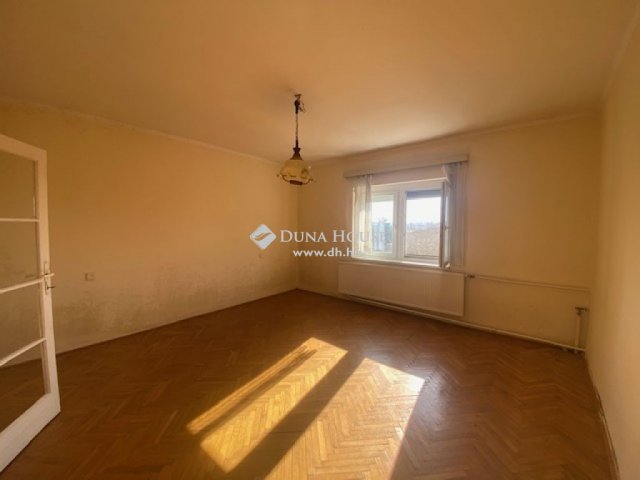 Eladó családi ház, Pécsett 65 M Ft, 5 szobás