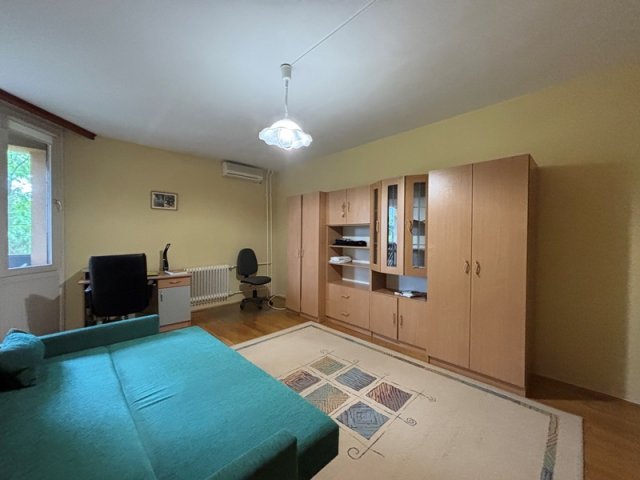 Kiadó téglalakás, albérlet, Pécsett 170 E Ft / hó, 3 szobás