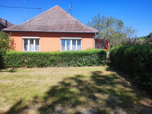 Eladó családi ház, Mohácson 10.1 M Ft, 2 szobás