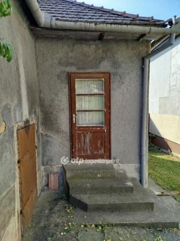Eladó családi ház, Pécsett 27.9 M Ft, 2+1 szobás