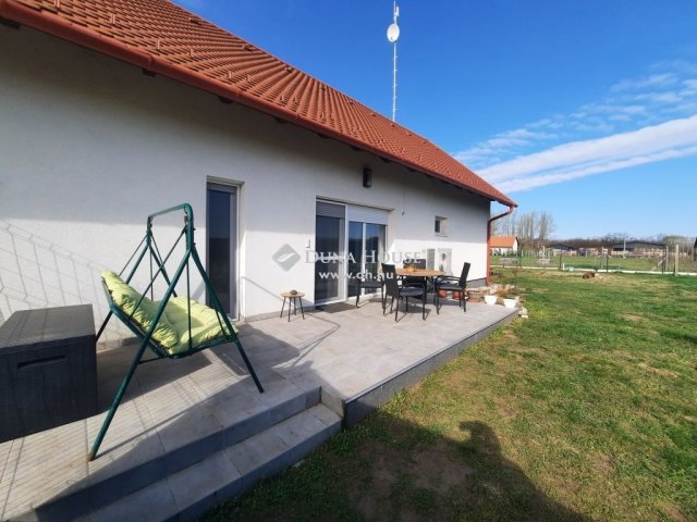 Eladó ikerház, Kecskeméten 57 M Ft, 3 szobás