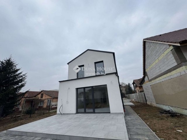 Eladó családi ház, Budapesten, XVIII. kerületben 119.9 M Ft