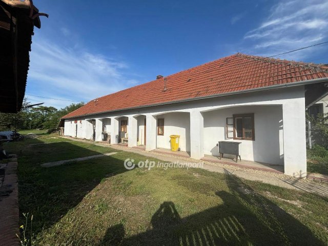 Eladó családi ház, Szirmabesenyőn 19.7 M Ft, 2 szobás