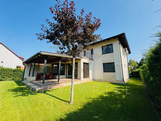 Eladó családi ház, Zamárdiban 369.9 M Ft, 5 szobás