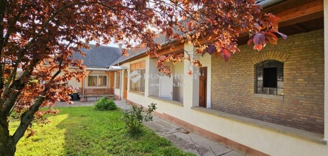 Eladó családi ház, Szajkon 58 M Ft, 5 szobás