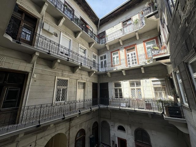 Eladó téglalakás, Budapesten, VI. kerületben 31.9 M Ft, 3 szobás