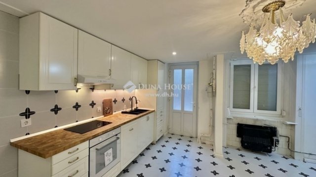 Eladó téglalakás, Budapesten, V. kerületben 95 M Ft, 4 szobás
