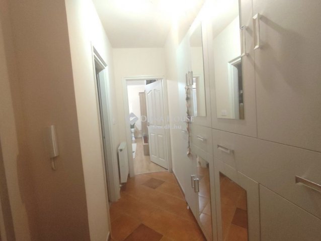 Eladó téglalakás, Kiskunfélegyházán 32.9 M Ft, 2 szobás
