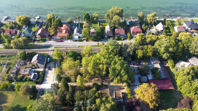 Eladó üzlethelyiség, Balatonszárszón 480 M Ft, 18 szobás