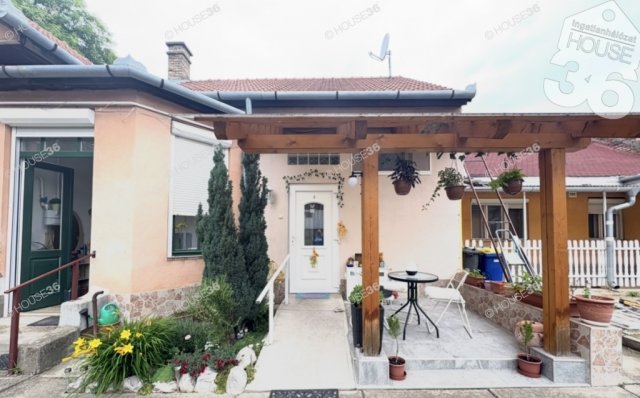 Eladó családi ház, Kecskeméten 32.5 M Ft, 1 szobás