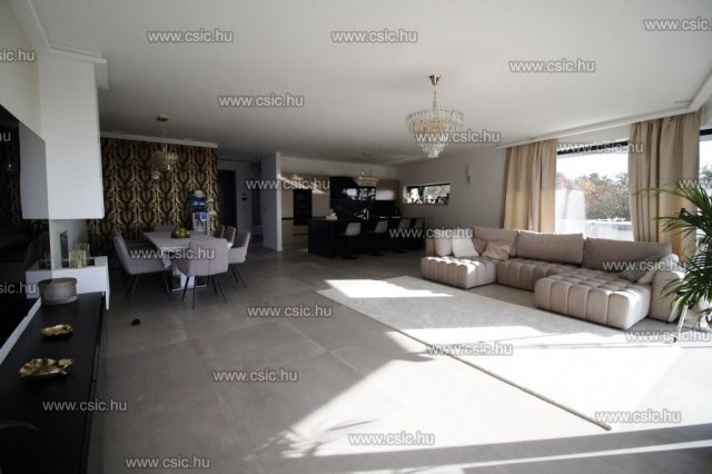 Eladó családi ház, Szentendrén 598 M Ft, 6 szobás