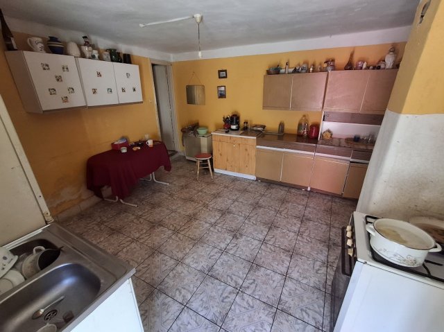 Eladó családi ház, Cegléden 31.9 M Ft, 3 szobás