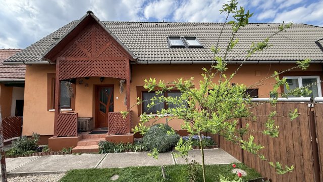 Eladó családi ház, Szirmabesenyőn 78 M Ft, 6 szobás