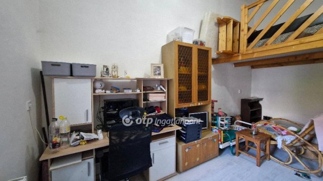 Eladó téglalakás, Nagykőrösön 50 M Ft, 3 szobás