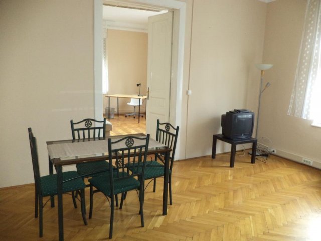 Kiadó téglalakás, albérlet, Pécsett 260 E Ft / hó, 4 szobás