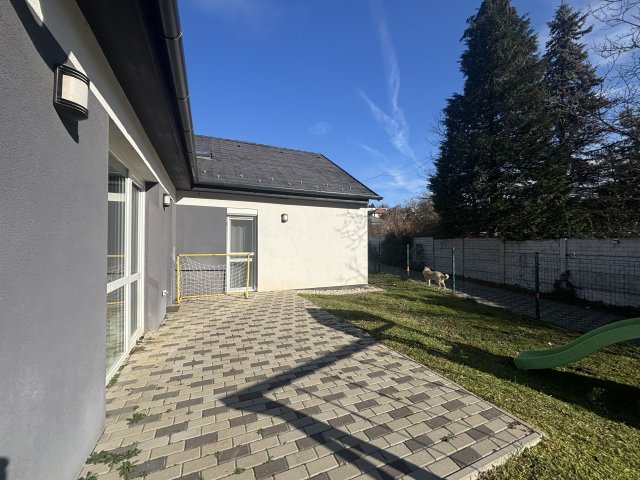 Eladó családi ház, Győrújbaráton 99.9 M Ft, 4 szobás