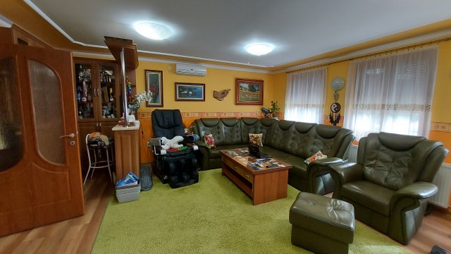 Eladó családi ház, Nyíregyházán 99 M Ft, 5 szobás