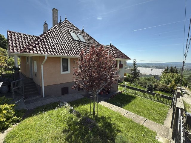Eladó családi ház, Szentendrén 145 M Ft, 6 szobás