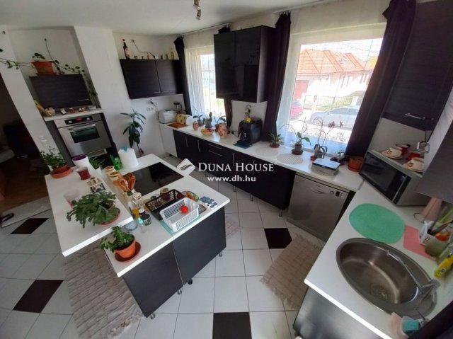 Eladó családi ház, Veszprémben 129.9 M Ft, 4 szobás