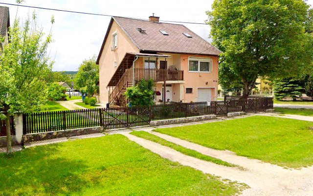 Eladó családi ház, Etyeken 97.9 M Ft, 5 szobás