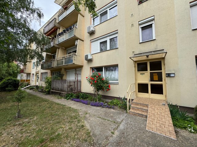 Eladó panellakás, Kecskeméten 44.9 M Ft, 2 szobás