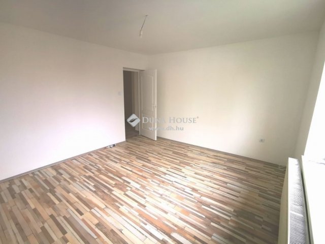 Eladó családi ház, Esztergomban 55 M Ft, 3 szobás