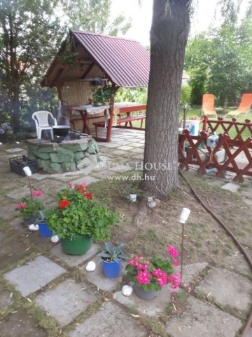 Eladó családi ház, Csemőn 28.9 M Ft, 3 szobás