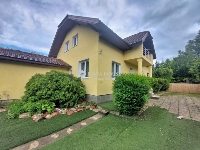 Eladó családi ház, Szadán 130.99 M Ft, 5 szobás