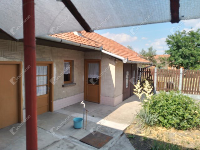 Eladó családi ház, Tótkomlóson 15.99 M Ft, 3 szobás