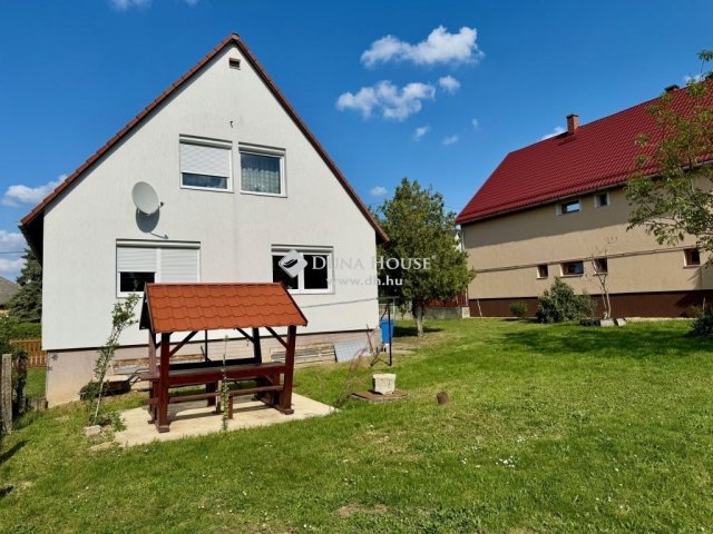 Eladó családi ház, Nemesvámoson 84.9 M Ft, 4 szobás