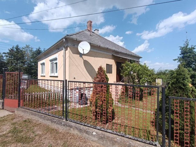 Eladó családi ház, Bakonybánkon 28.5 M Ft, 3 szobás
