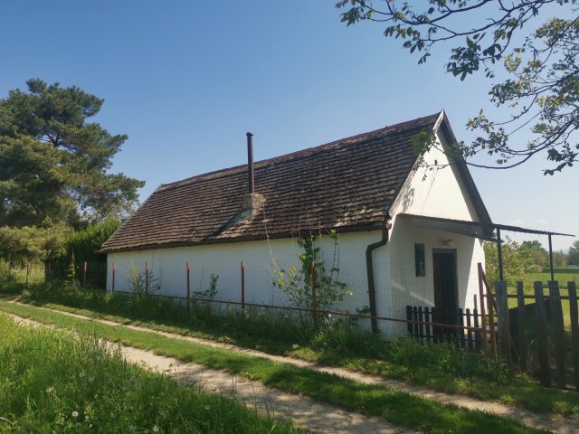Eladó családi ház, Nyugotszenterzsébeten 5.6 M Ft, 2 szobás