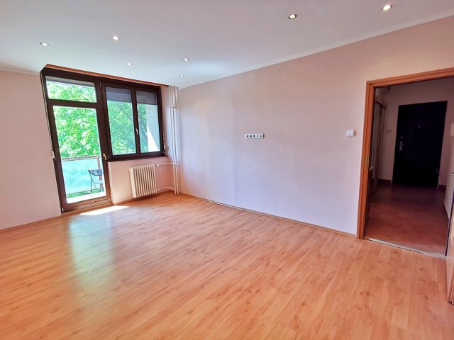 Eladó téglalakás, Tatabányán 34.8 M Ft, 1+1 szobás