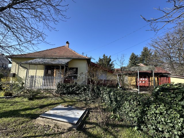 Eladó ikerház, Gödöllőn 70 M Ft, 3 szobás