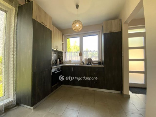 Eladó téglalakás, Zamárdiban 98 M Ft, 3 szobás