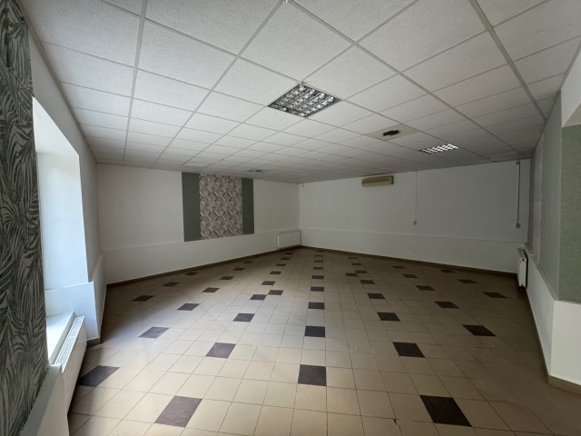 Kiadó üzlethelyiség, Nagykőrösön 350 E Ft / hó