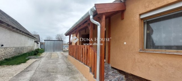Eladó családi ház, Császáron 38.9 M Ft, 3 szobás