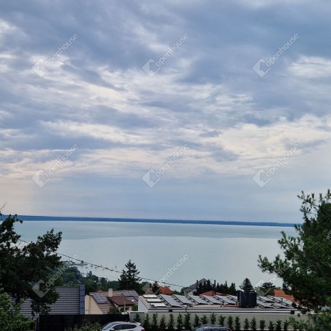 Eladó családi ház, Balatonalmádiban 139 M Ft, 5 szobás