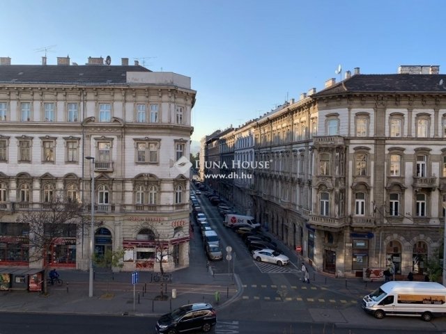 Eladó téglalakás, Budapesten, VI. kerületben 80 M Ft, 2+1 szobás