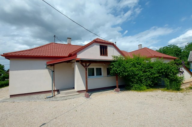 Eladó családi ház, Keszthelyen 79.9 M Ft, 5 szobás