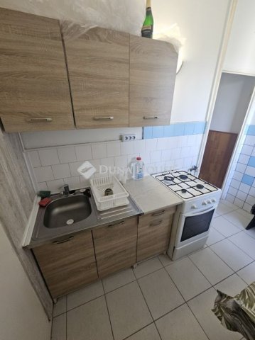 Kiadó panellakás, albérlet, Pécsett 120 E Ft / hó, 2 szobás