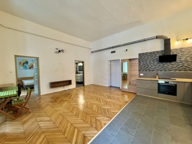 Kiadó téglalakás, albérlet, Pécsett 200 E Ft / hó, 2 szobás