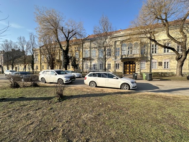 Kiadó iroda, Székesfehérvárott 350 E Ft / hó, 2 szobás