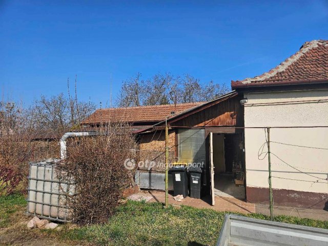 Eladó családi ház, Szolnokon 26.9 M Ft, 3 szobás