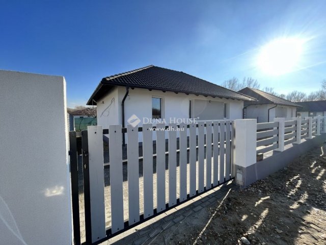 Eladó családi ház, Üllőn 76 M Ft, 4 szobás