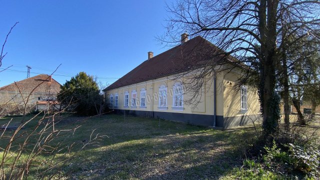 Eladó családi ház, Dabason 153.9 M Ft, 5+1 szobás