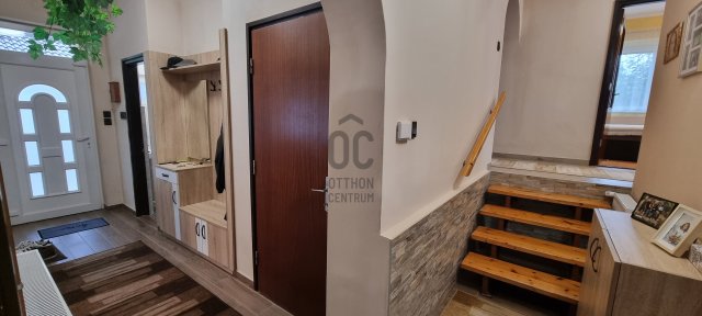 Eladó családi ház, Kesztölcön 79.5 M Ft, 4 szobás