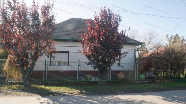 Eladó családi ház, Szajolon 24.9 M Ft, 2 szobás