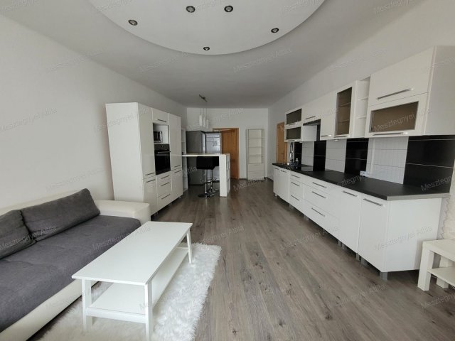Kiadó téglalakás, albérlet, Sopronban 242 E Ft / hó, 3 szobás