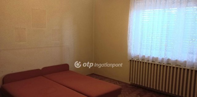 Eladó családi ház, Jászkisérén 12 M Ft, 2 szobás